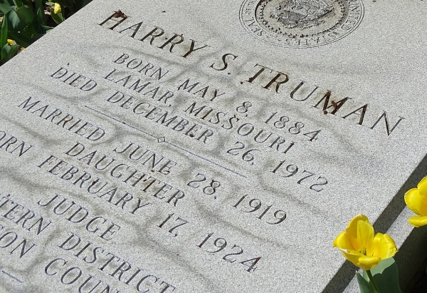 How to Write a Name on a Tombstone - Headstone, Grave Marker